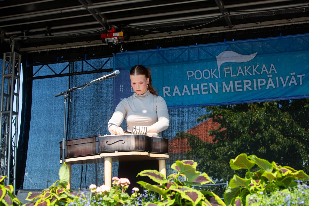 Ellinoora Mäkelällä oli ensimmäinen oma keikka vuoden 2023 Meripäivillä.