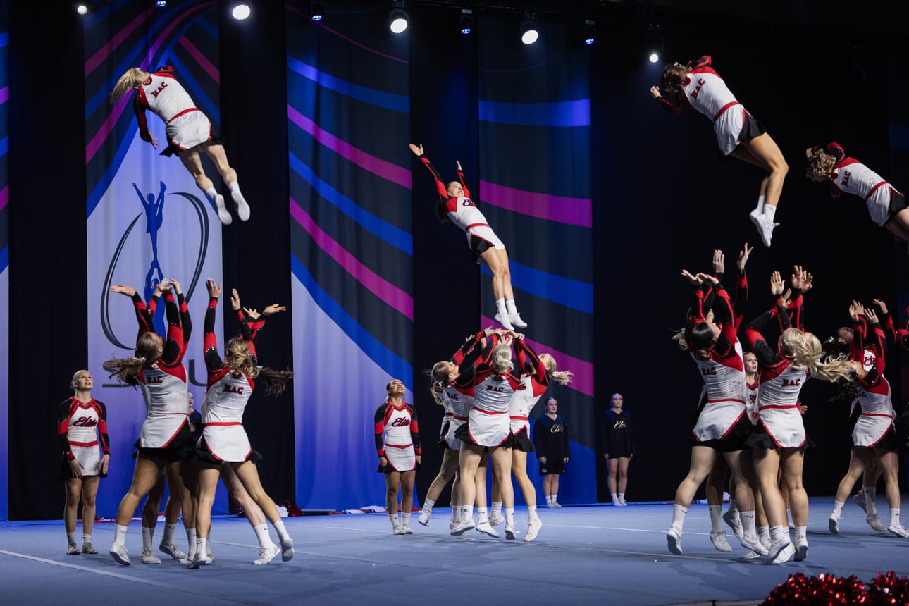 Cheer Aikuiset All girl level 6 -sarjan voitti Helsinki Athletics Cheerleaders pistein 87,50.