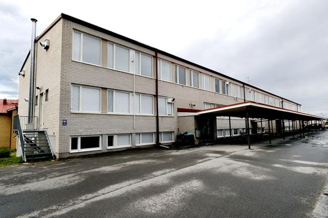 Lappajärven yhteiskoulusta on otettu huhtikuun jälkeen lukuisia näytteitä, jotka kertovat selvistä kosteusvaurioista. Aloitetut toimenpiteet ovat ensiapua ongelmiin. KUVAT: JOUKO HÄNNINEN