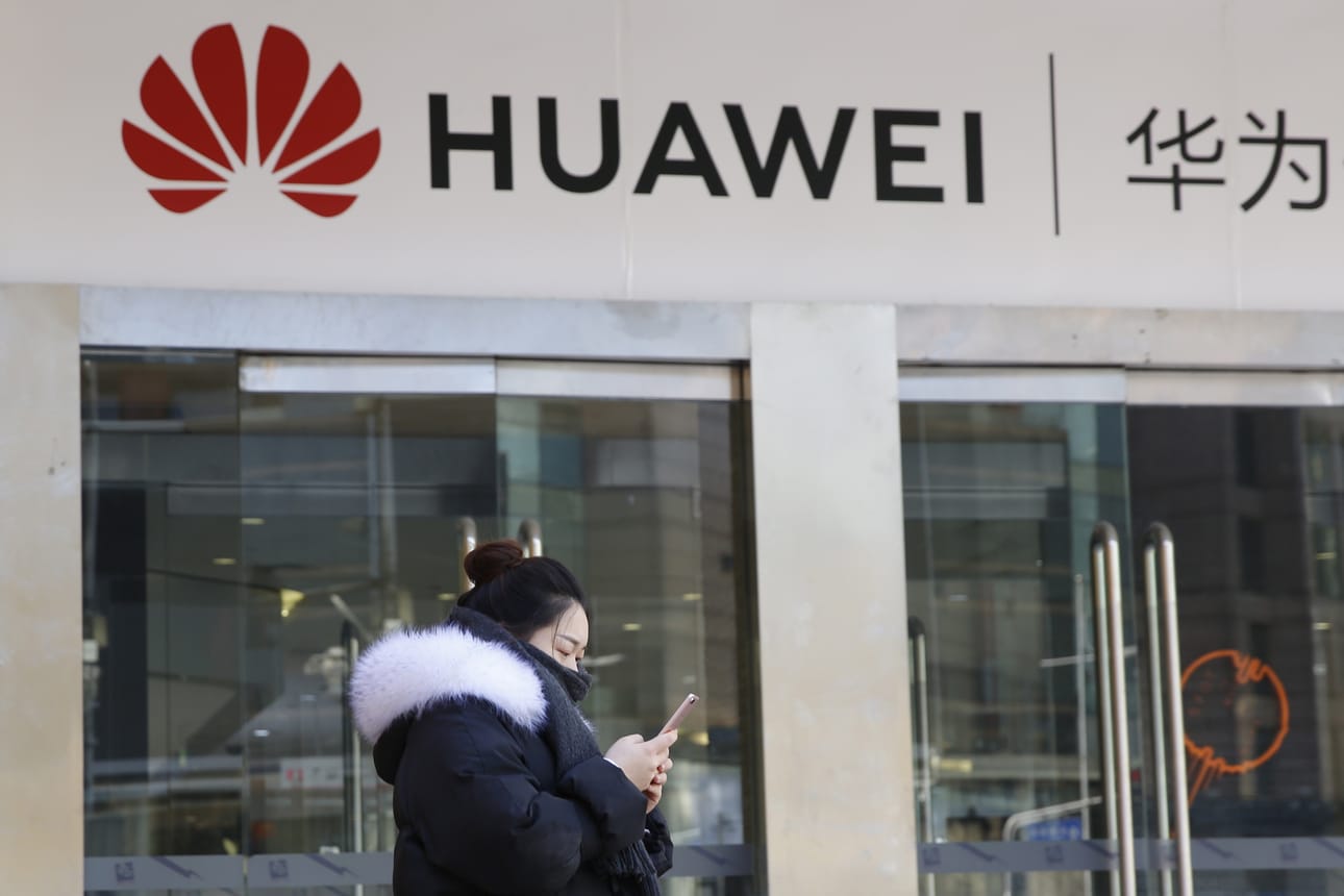Useat valtiot ovat kieltäneet teleoperaattoreitaan käyttämästä Huawein teknologiaa. Yhtiö kiistää kaikki vakoiluepäilyt.