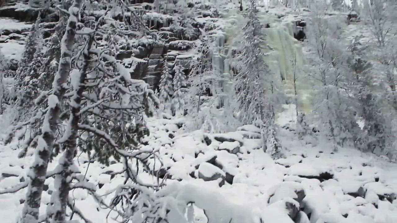 Jääkiipeilyä Posion Korouomassa