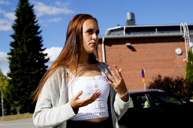 Seinäjoen lukiossa opiskeleva Noora Ojasen mielestä Seinäjoella on vain vähän nuorille suunnattuja ajanviettopaikkoja. KUVA: SAKARI HÄLLFORS