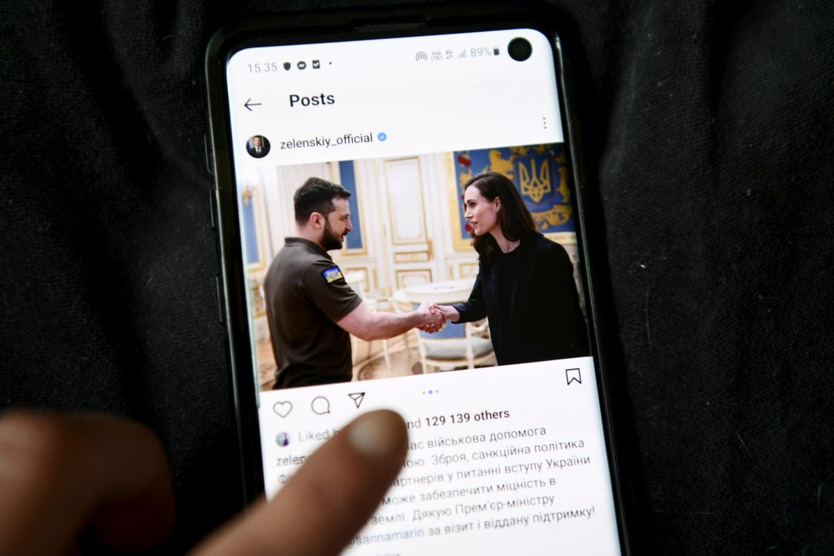 Zelenskyi julkaisi kuvia itsestään Marinin seurassa sekä Marinin delegaation kanssa Instagram-tilillään. LEHTIKUVA / Emmi Korhonen