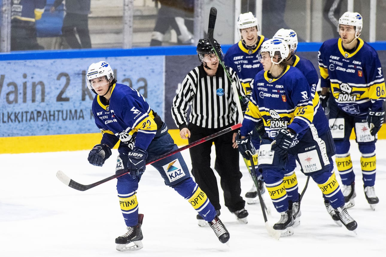 Batyrlan Muratov (vas.) johdattaa RoKin kotikaukaloon karhupeijaisiin.