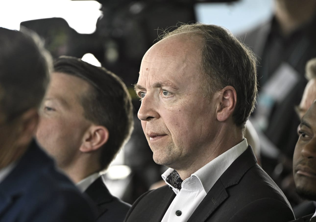 Eduskunnan puhemies Jussi Halla-aho muistuttaa, että ulkoisilla hyökkäyksillä on taipumusta yhdistää kansaa myös muuten epäsuosittujen hallintojen taakse. LEHTIKUVA / Roni Rekomaa