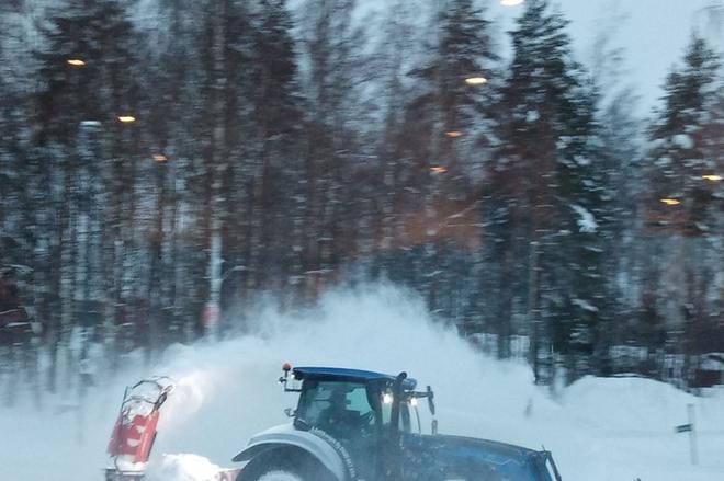 Lunta riittää nyt kaikissa Järviseudun alueen pitäjissä. Lumitilanne on merkinnyt melkoista urakkaa urakoitsijoille. KUVA: SAILA COLLANDER