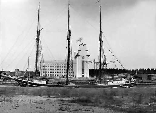 Oululaisten purjelaivojen kultakausi maailman merillä loppui jo 1800-luvun lopussa, mutta purjelaivoja nähtiin Toppilan satamassa pitkälle 1900-luvulle.