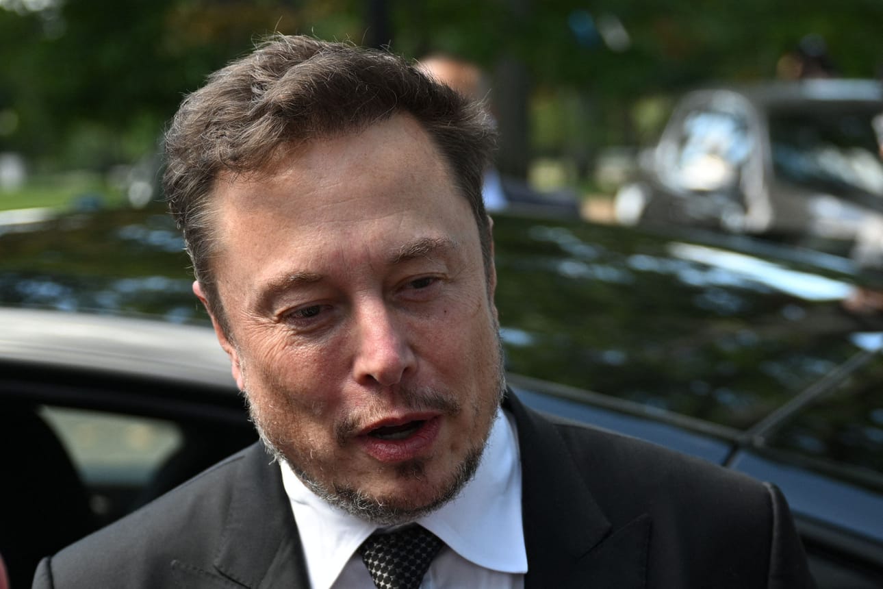 Elon Muskin mukaan maksullisuus on ainoa keino, jolla voidaan kamppailla palvelua vaivaavia automaattisesti toimivia bottitilejä vastaan. LEHTIKUVA/AFP