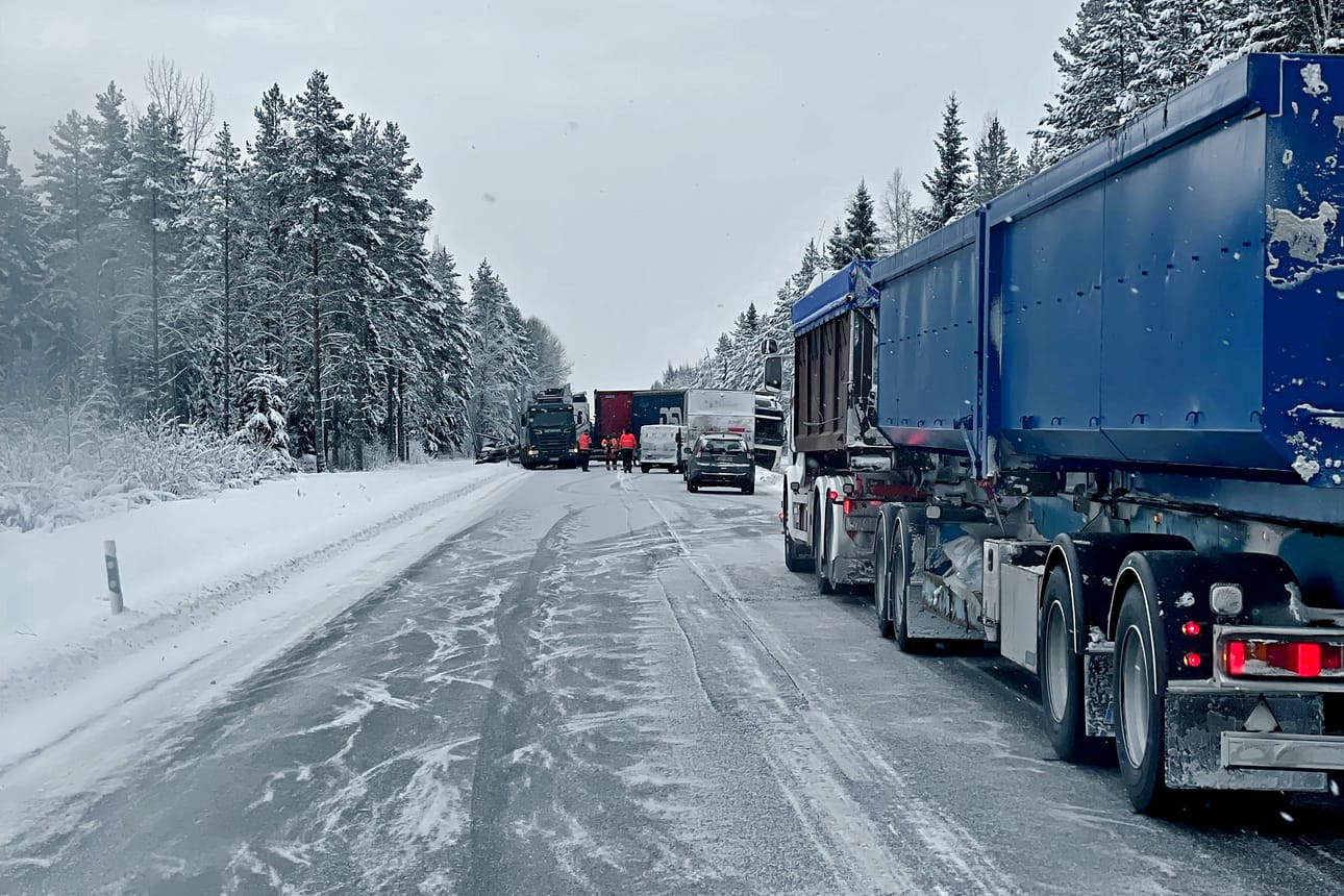 Rantatie lähellä Pohjanmaan ja Satakunnan rajaa on suljettu rekkakolarin vuoksi.
