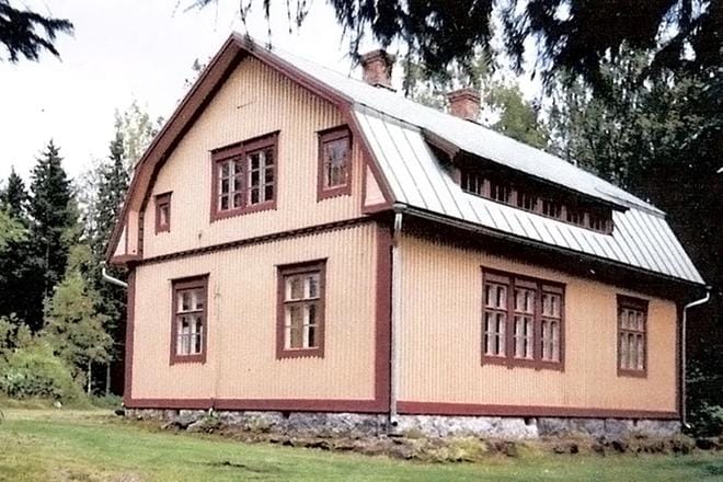 Santeri Alkion kotimuseon päärakennus sai uudet ulkovärit viime kesänä.