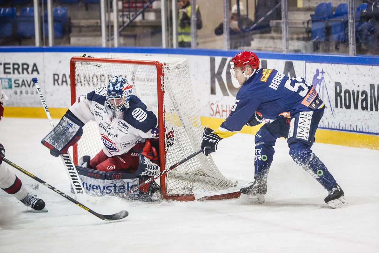 Ville Heikkinen on osa tehokasta hyökkäysketjua. Kuva on marraskuulta ottelusta TuToa vastaan.
