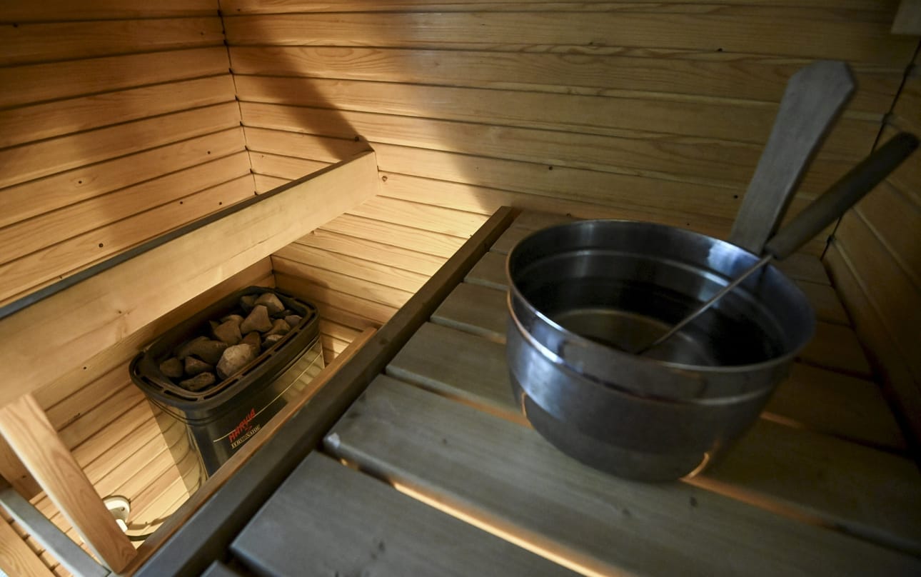 Huomenna tiistaina pörssisähkössä on hintapiikki, ja tuolloin iltasaunominen voi tulla kalliiksi. LEHTIKUVA / MARKKU ULANDER