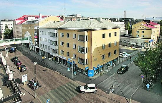Galleria-korttelin kaavamuutoksen pohjaksi valittiin mallin, jonka perusteella korttelista voitaisiin purkaa kaikki Pakkahuoneenkadun puolta lukuunottamatta. Tavoitteena on kuitenkin säilyttää myös Isonkadun varressa olevat Galleria-talo ja korttelin kulmassa oleva Asunto Oy Piharaita eli Pajarin talo. Muun muassa taustalla oikealla näkyvä Rautakaupan kulma häviäisi uuden tieltä.