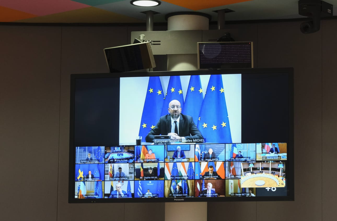 Eurooppa-neuvoston puheenjohtaja Charles Michel kutsui koolle EU-maiden johtajat. Michel johti videopalaveria Brysselissä, Belgiassa.