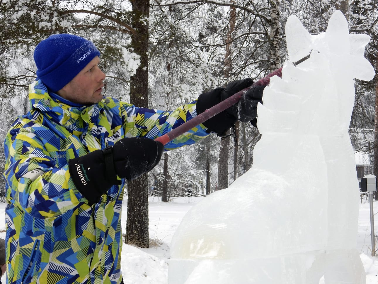 Ukrainalainen arkkitehti ja palkittu lumi- ja jääveistäjä Bogdan Kutsevych on parhaillaan Oulaisissa. Laskiaistapahtuman lisäksi hän on mukana Piipsjärvi 26H-tapahtumassa parin viikon päästä.