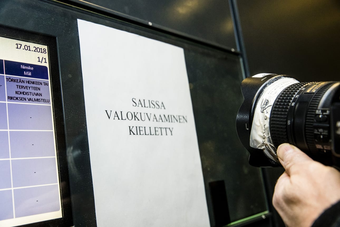 Oikeusministeriön alaisena toimiva Oikeusrekisterikeskus havaitsi ongelmia rikosasioiden täytäntöönpanoa koskevien tietojen siirtymisessä tuomioistuimilta täytäntöönpanoviranomaisille. Jopa 579 tuomiota on jäänyt lähettämättä käräjäoikeuksilta eteenpäin.