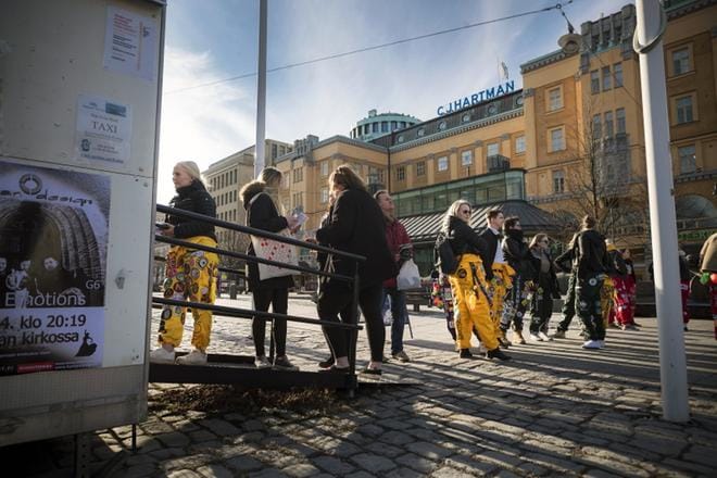 Opiskelijat kävivät äänestämässä Vaasan torilla keskiviikkona. KUVA: JARNO PELLINEN