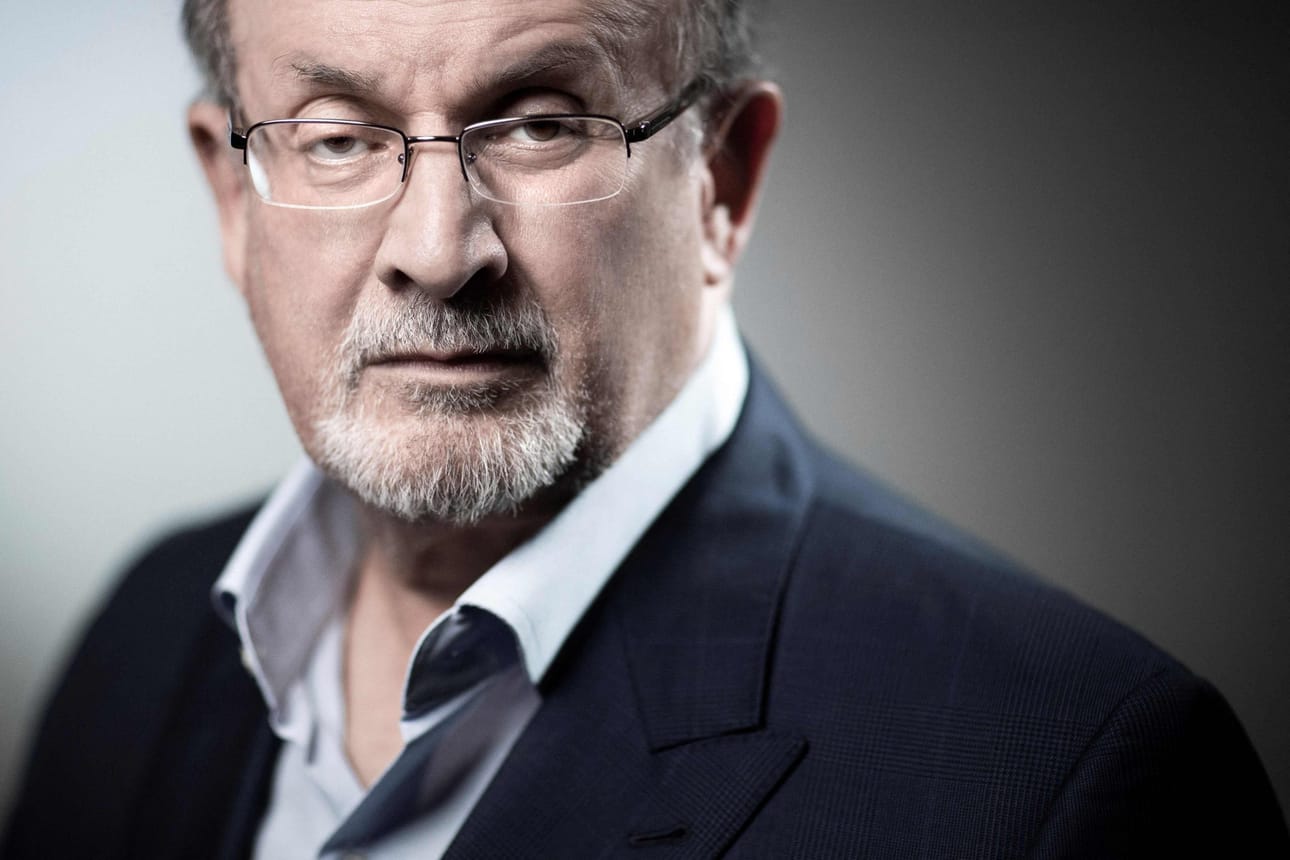Nimiveikkauksissa kirjallisuuden Nobel-palkinnon saajaksi on pyörinyt muun muassa Salman Rushdie, joka joutui loppukesällä murhayrityksen kohteeksi. LEHTIKUVA/AFP