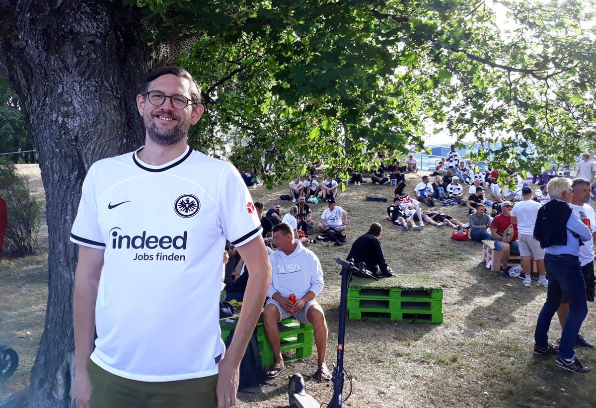 Jens Jungblut matkusti Helsinkiin katsomaan, kun hänen suosikkijoukkueensa Eintracht Frankfurt kohtaa Real Madridin. Lehtikuva / Tapio Keskitalo