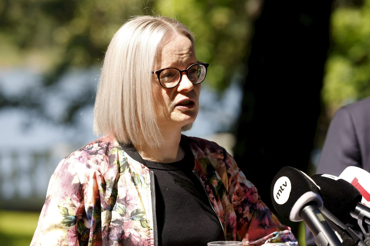 Valtiovarainministeri Riikka Purra (ps.) kirjoitti eilen kolumnissaan, että budjetti- ja kehysesitykset valmistellaan hallitusohjelmassa määriteltyjen toimien ja aikataulujen pohjalta. LEHTIKUVA / RONI REKOMAA