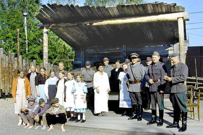 Etelä-Pohjanmaan Liitto haluaa haastaa kaikki kulttuurin kehittämisestä kiinnostuneet mukaan tilaisuuksiin ja kulttuuristrategian toteutukseen yhteisen hyvän aikaansaamiseksi. Soinilaiset kutsutaan mukaan Ähtärissä järjestettävään kuusiokuntien tilaisuuteen. Arkistokuva Kiirastuli-näytelmästä Soinista. Tapahtuma kasvoi näytelmästä koko viikoksi erilaisine tapahtumineen. Kiirastuli-näyttämölle asettautui iso joukko näytelmän esittäjiä. ARKISTOKUVA SOINISTA: TARJA RIIHIMÄKI