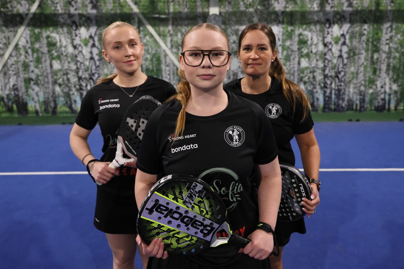 Padel Raahen naisten kakkosjoukkueen kapteenistoon kuuluvat Emma Ypyä, Laura Pokka ja Mari Muikkula. Joukkueen treeniringissä on mukana kymmenen pelaajaa.
