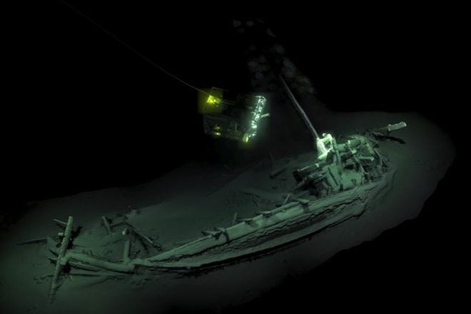 Kreikkalainen kauppa-alus säilyi niin hyvin 2 400 vuotta, koska se upposi yli kahden kilometrin syvyyteen hapettomiin olosuhteisiin. KUVA: BLACK SEA MARITIME ARCHAEOLOGY PROJECT