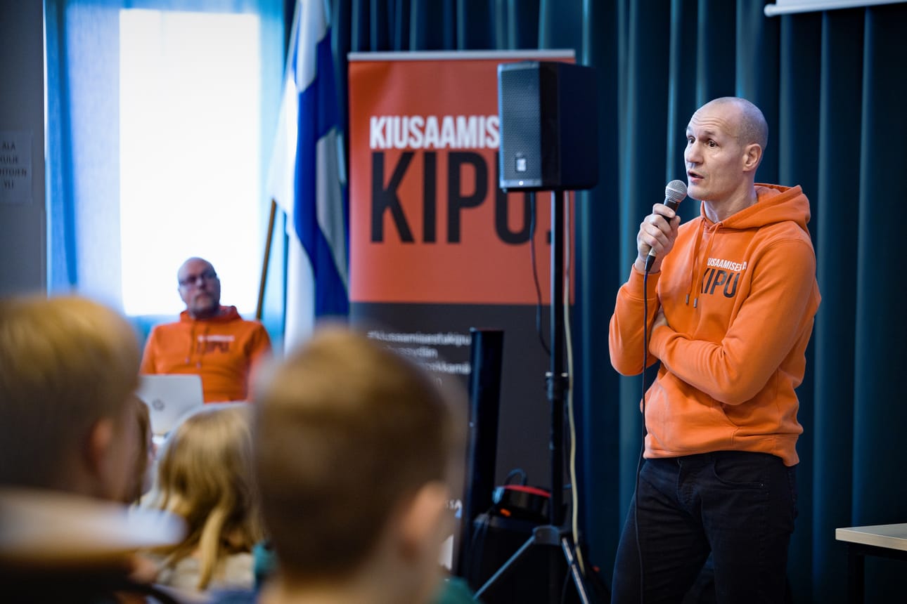 Amin Asikaisen pelasti urheilu. Nyrkkeilyuran jälkeen hänestä tuli valmentaja.