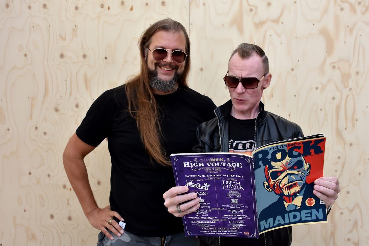 Kimmo Blom (oik.) esittää MaidenFest2020-konsertissa Coverslaves -yhtyeen säestyksellä pääosin Iron Maidenin 1980-luvun kappaleita, Erkki Seppänen taas yhtyeen uudempaa tuotantoa.