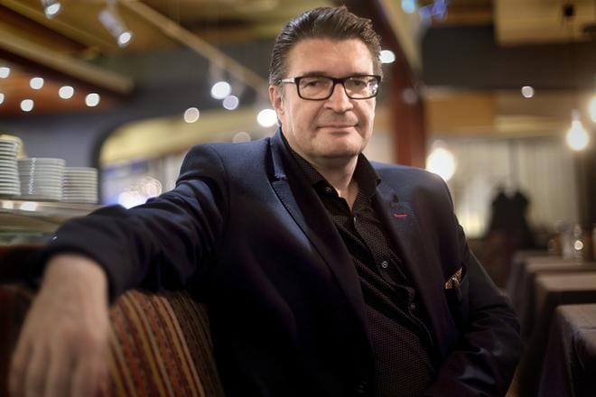 Pron puheenjohtaja Jorma Malinen tutustui tiistaina Janitan kenkätehtaaseen ja kertoi illalla liiton jäsenille sopimusneuvottelujen tilanteesta. KUVA: HEIKKI HAKANEN