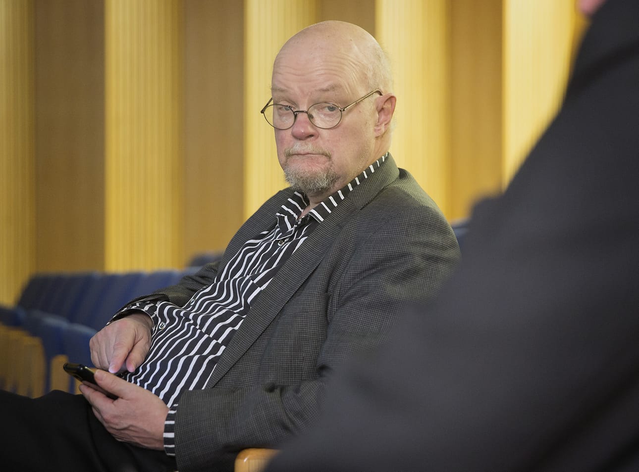 Osmo Soininvaaran mukaan kielellinen eristäytyminen on osasyynä sille, että suomalaiset tuntevat huonosti muita kulttuureja, eivätkä siksi menesty globaaleilla markkinoilla.