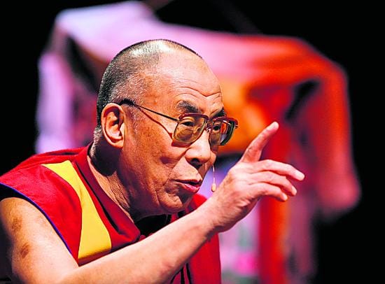 80-vuotias dalai-lama on itse elänyt maanpaossa yli puoli vuosisataa. Arkistokuva.