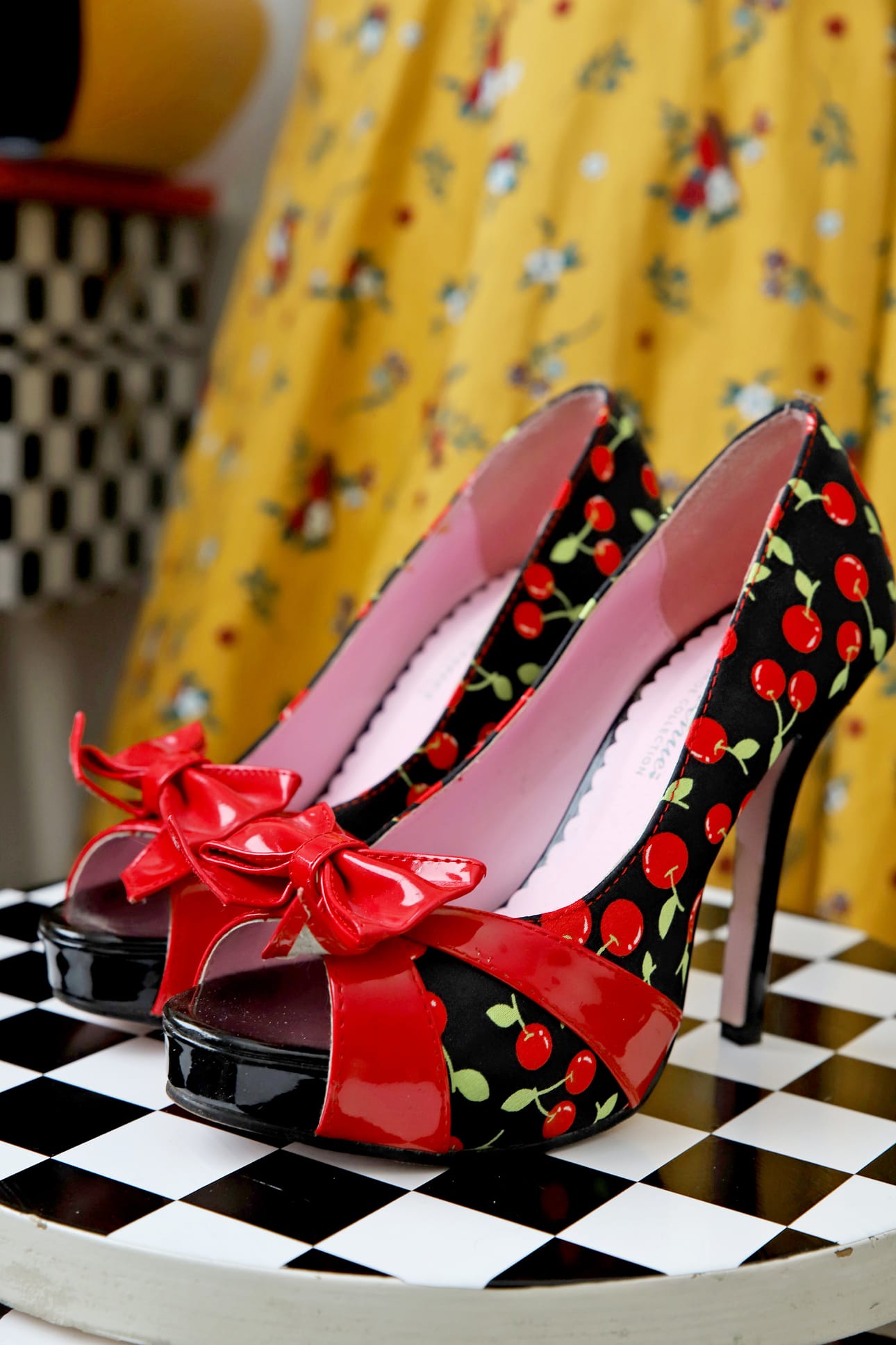 Kirsikkakengissä on söpöt rusetit.