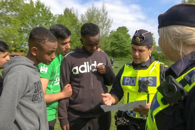 Tanskan vastaisella rannikolla sijaitseva Malmö on vajaalla 350 000 asukkaallaan Ruotsin kolmanneksi suurin kaupunki. Noin 45 prosenttia asukkaista on ulkomaalaistaustaisia. Ylen dokumentti kertoo jengiväkivallasta, johon liittyen poliisi käy tapaamassa nuoria lähiöissä. KUVA: Yle Kuvapalvelu