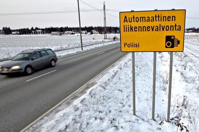 Tieliikennelain uudistusesitys lisäisi automaattista liikennevalvontaa tuntuvasti Suomen teillä ja myös taajamissa. KUVA: Heikki Hakanen/Arkisto