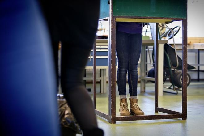 Suomen kouluissa käydään kyllä varjovaaleja, mutta muunlainen demokratiakasvatus on jäänyt oppiainepainotteisen opetuksen jalkoihin, sanoo lehtori Matti Rautiainen Jyväskylän yliopistosta. KUVA: TOMI KOSONEN