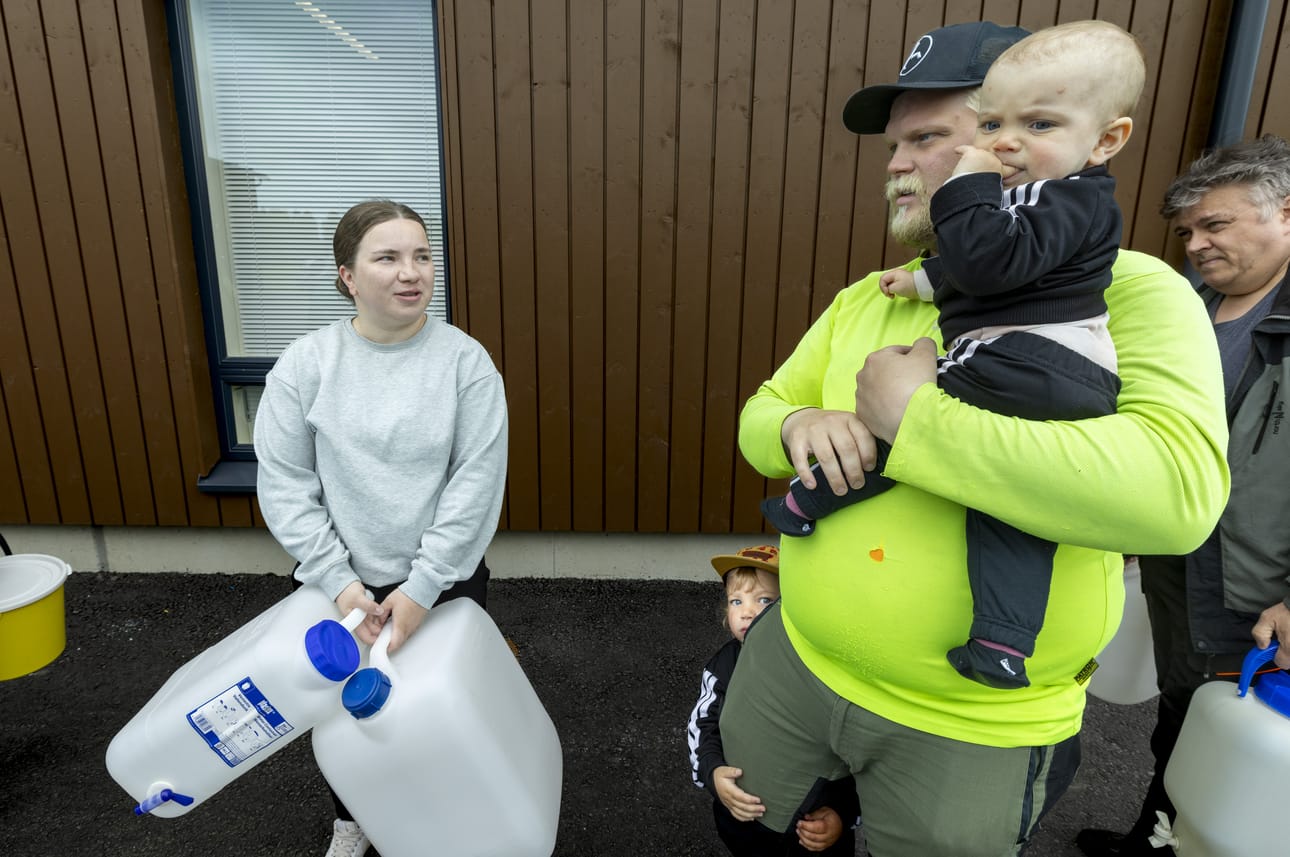 Tiia ja Jere Kyllönen saivat ilmoituksen vesiputken rikkoutumisesta kello 15.