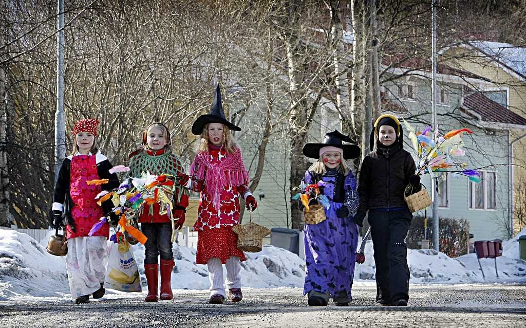 Nykyajan virpovat pikkunoidat ovat sekoitus itäistä ja läntistä pääsiäisperinnettä.