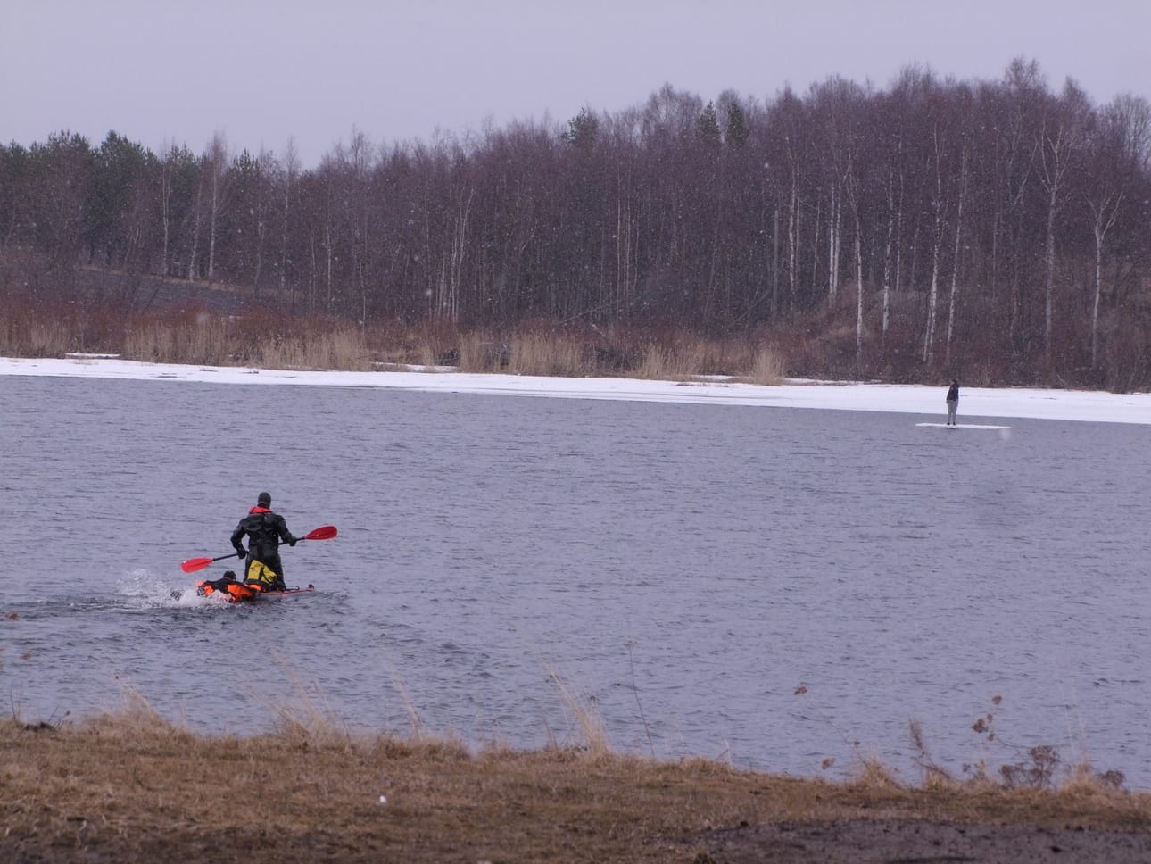 Lukija kuvasi pelastustoimenpiteitä Toppilassa.