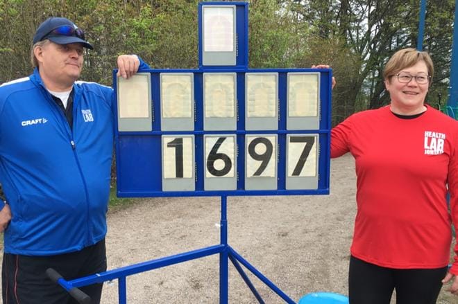 Mirja Kokko kiskaisi Lahdessa uusiksi SE-lukemiksi 16.97 jääden ME:stä vain viisi senttiä. Kisasarjaa vetävä Seppo Räty uskoo, että ME-lukemat menevät uusiksi sunnuntaina Seinäjoella.