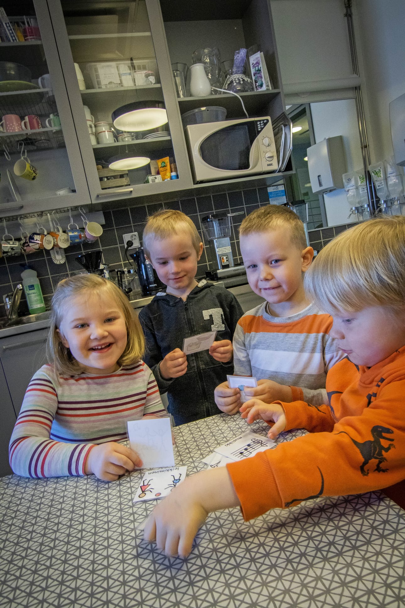 Melissa Greus, Ilmari Jokitalo, Arttu Skarp ja Onni Anttila päättivät Ensilumen Tuiskut-ryhmän pääsiäisen jälkeisen viikon aamupäivän toiminnasta.