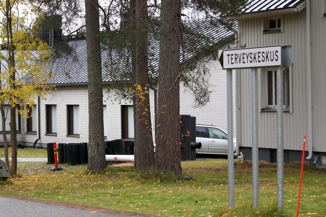 Taivalkosken terveyskeskuksen potilas menehtyi aivan terveyskeskuksen läheisyydessä ulos tammikuussa. Arkistokuva.