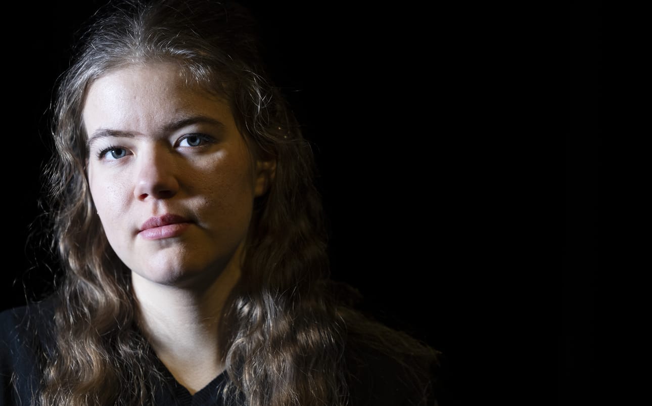 Heti kun Maria Antola aloitti lääketieteen opinnot Oulussa, hän lähti myös ylioppilasteatterin toimintaan. Parin vuoden ajan Antola kertoo olleensa mukana kaikessa mahdollisessa.