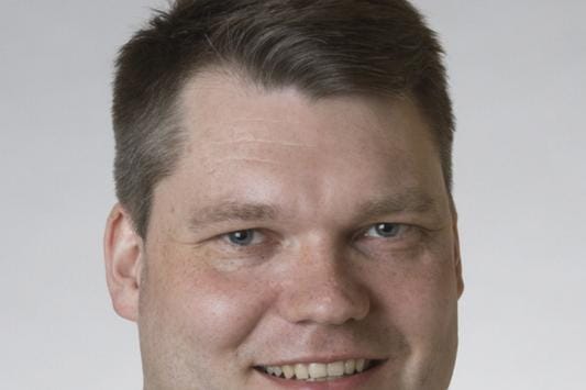 Mikko Savola toivoo Paavo Väyrysen palaavan keskustaan.