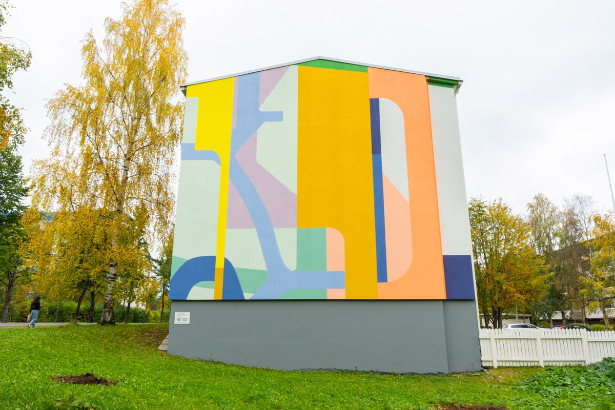 Kanadalaisen kuvataiteilijan Ilana Pichon Ovensuussa-muraali löytyy Tuirasta.