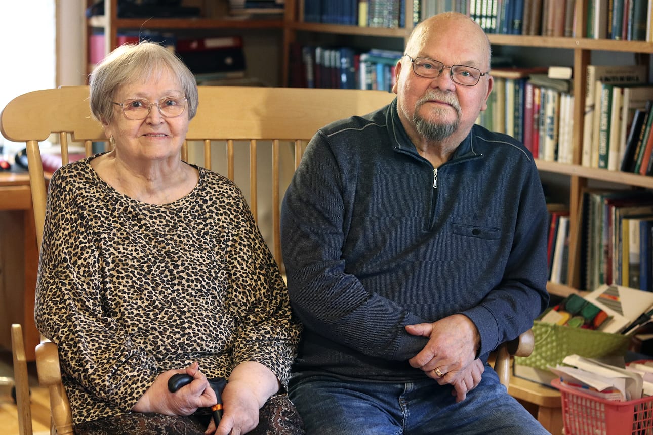 Sisko-Maija Sillanpää on arjessaan riippuvainen puolisonsa avusta. Simo Sillanpää sai pitkään omaishoidon tukea, mutta maaliskuun alussa se loppui.