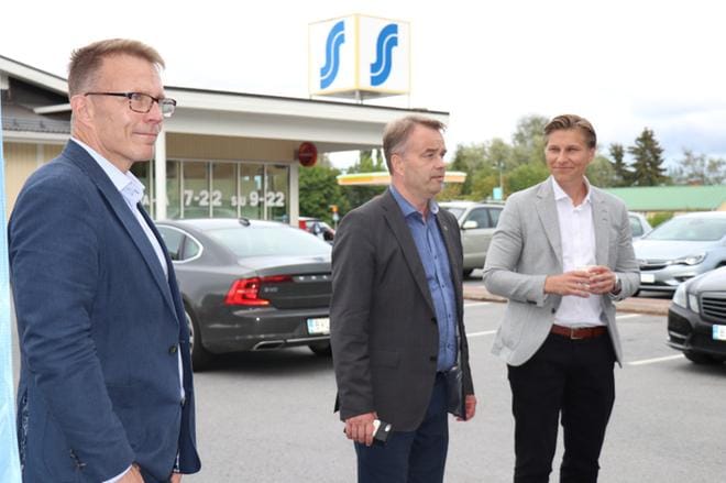 Jukka Kopra, Janne Sankelo ja Antti Häkkänen olivat yleisön tavattavissa viime viikolla Ylihärmässä. KUVA: MARIANNE LÄHDE