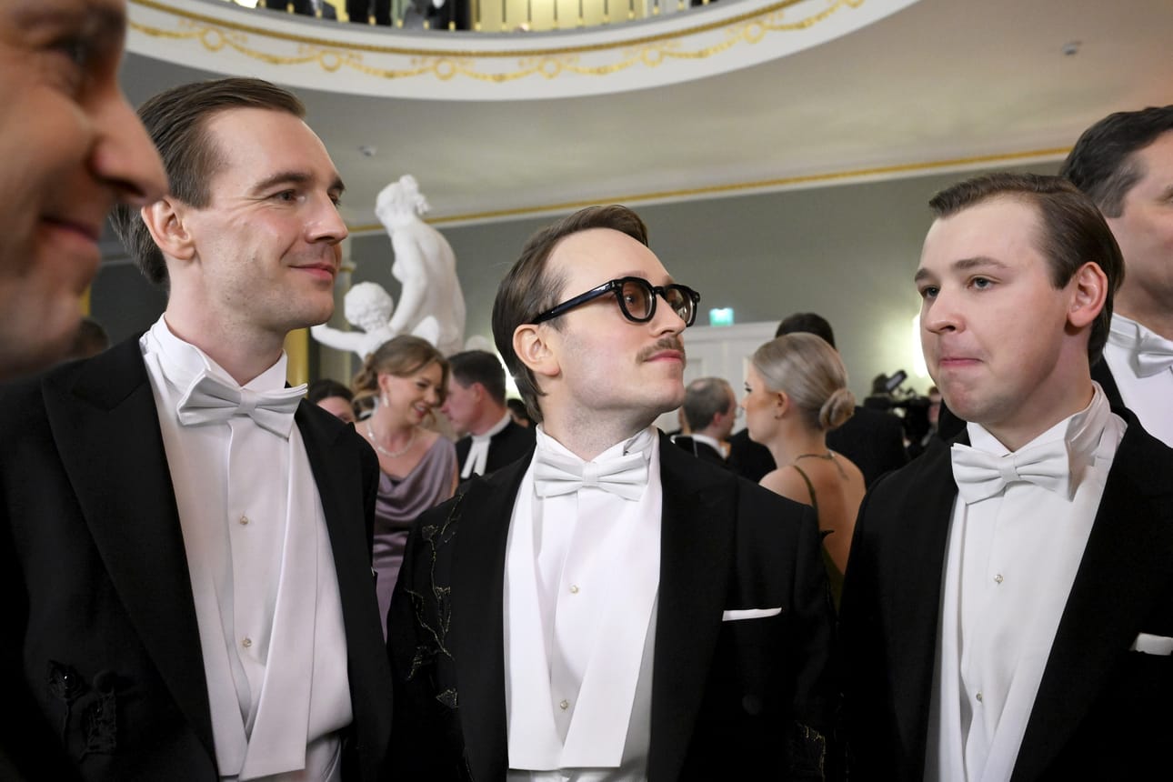 KAJ'n Kevin Holmströmin, Axel Åhmanin ja Jakob Norrgårdin ympärillä oli valtava hässäkkä koko Linnan juhlien ajan. Mutta siihen he olivat etukäteen varautuneet.
