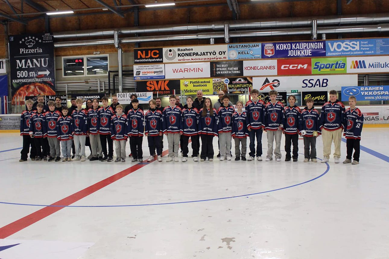 Menestyneimmän joukkueen Jumbon pytty ojennettiin aluemestaruuden voittaneelle U14-joukkueelle.