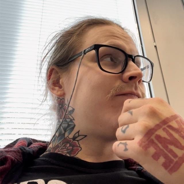 Rasmus Anderssen muistuttaa, että vaikeista tunteista pitää puhua.